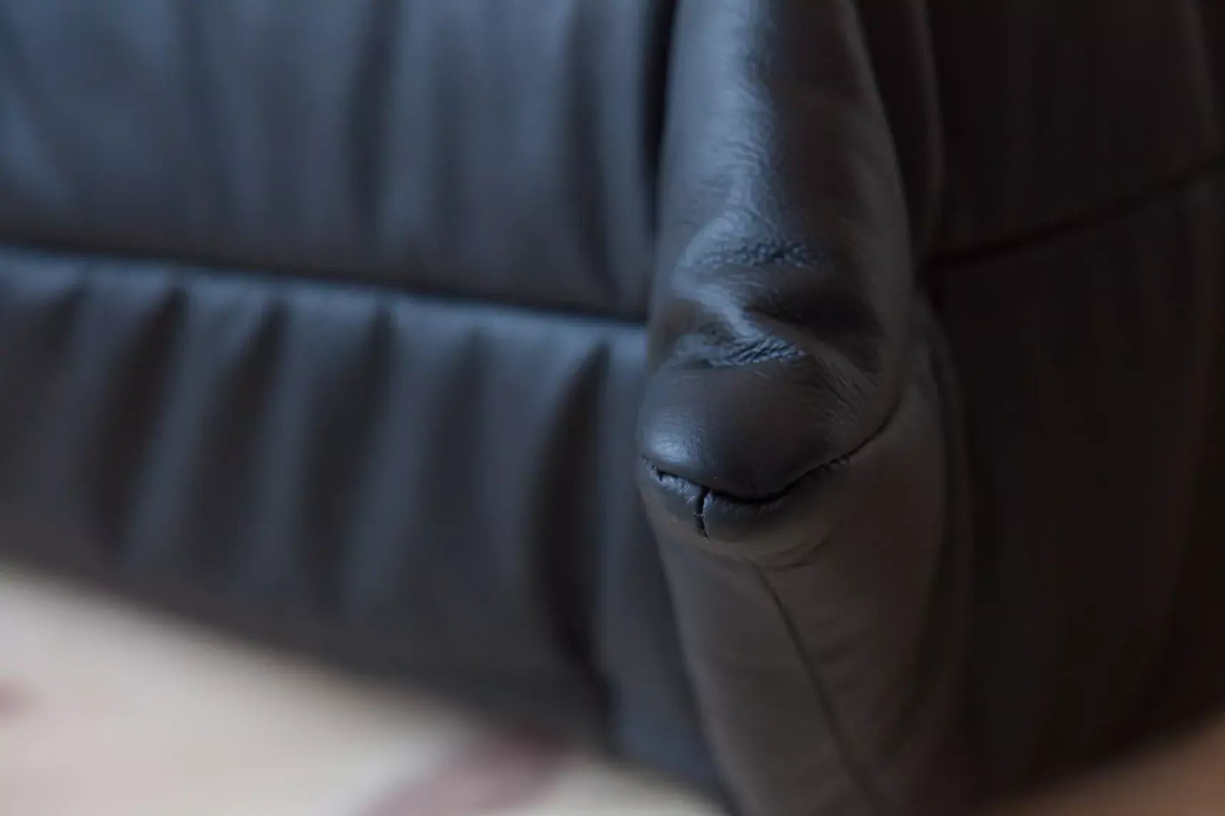 Togo Ottoman Madras-Leather Black 8