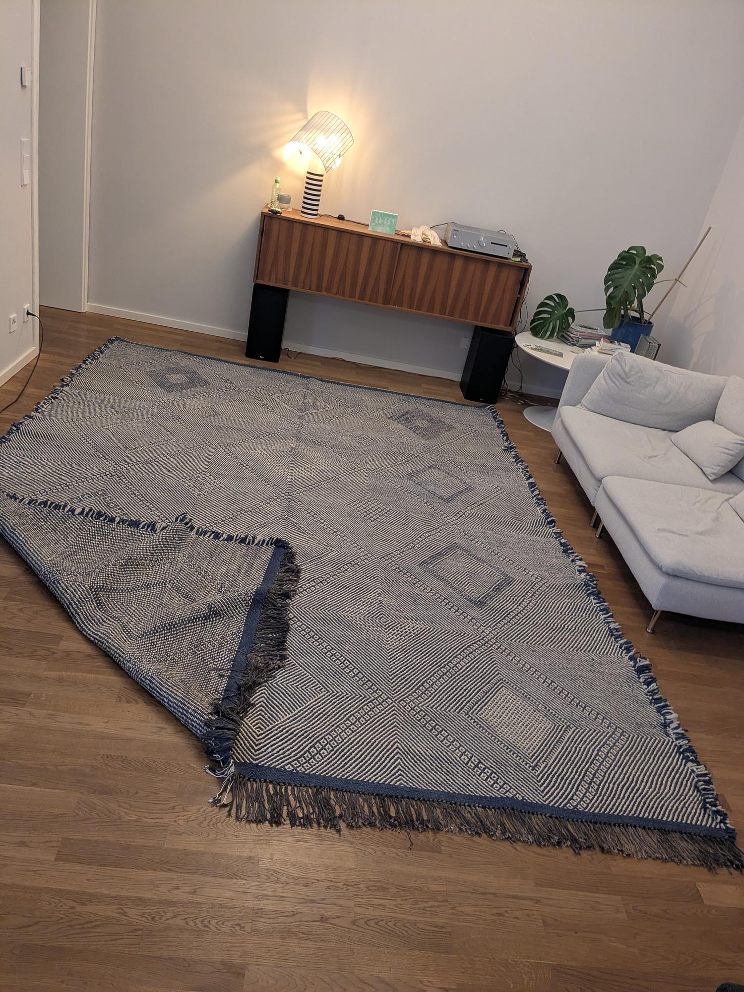 Hand-knotted rug blue-cream 2