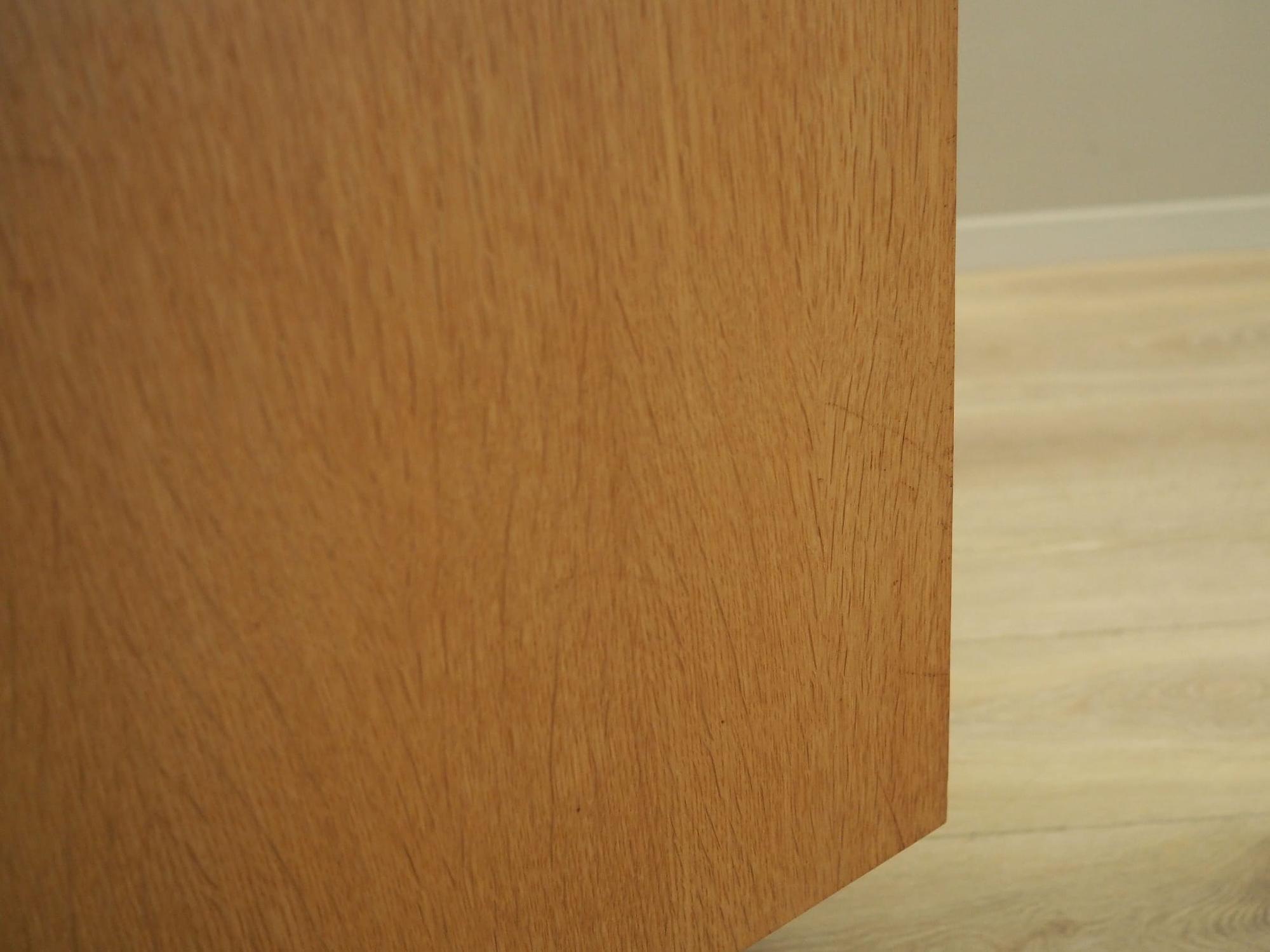 Armadio vintage in legno beige anni '70 13