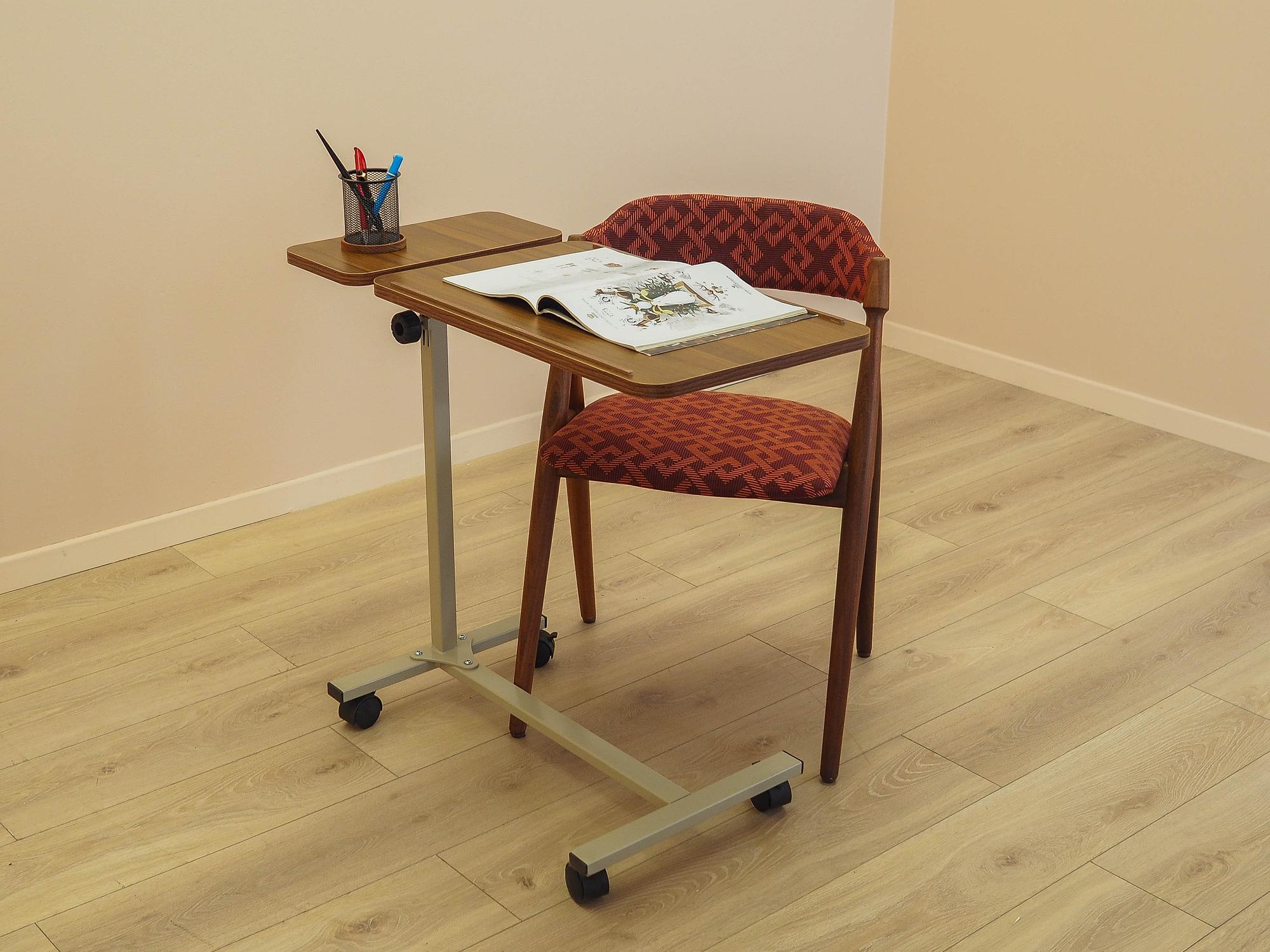 Music stand 2000s 4