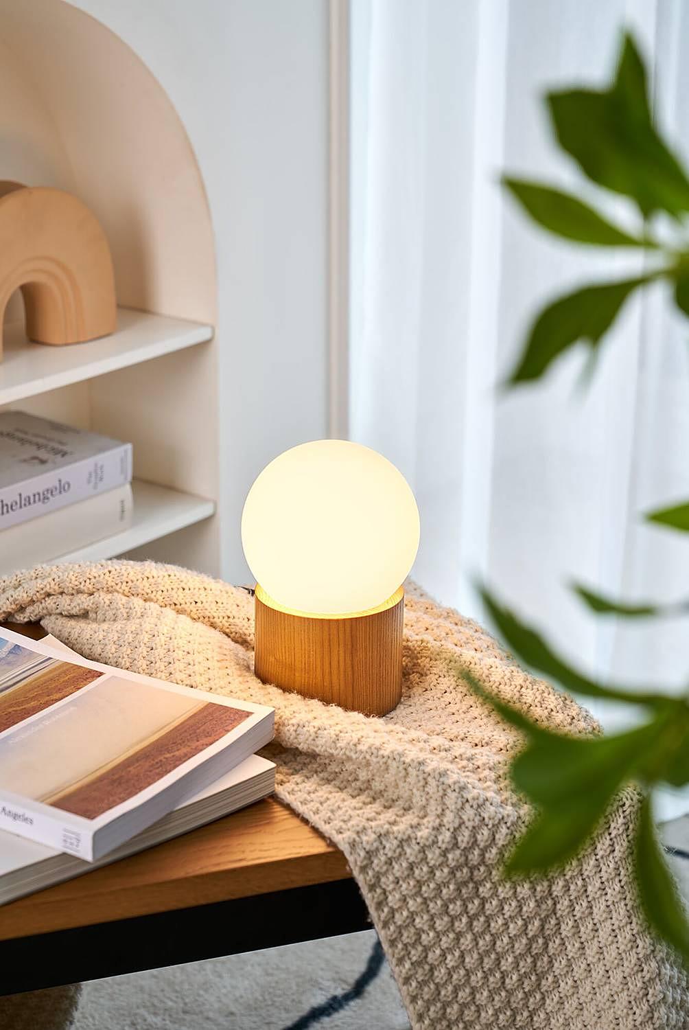 Table lamp Woody Shine real wood veneer / opal glass ash 3