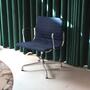 Vitra EA 107 Aluminum Chair Hopsak Blau 2