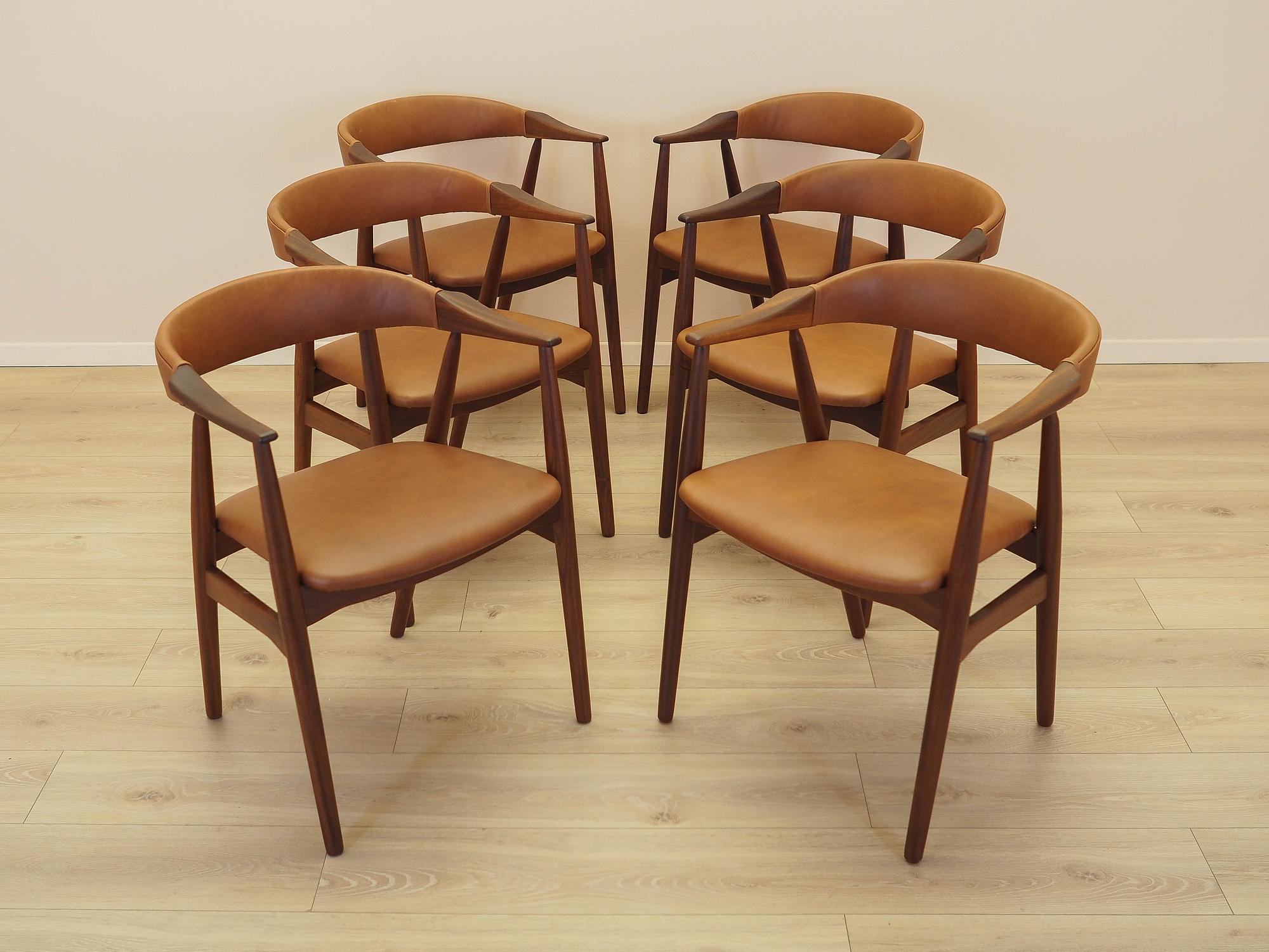 Set of six teak chairs 1970s 4