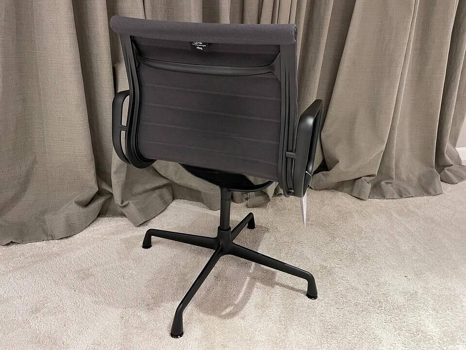 Vitra EA104 Armlehnstuhl Stoff Dunkelgrau Aluminium 2