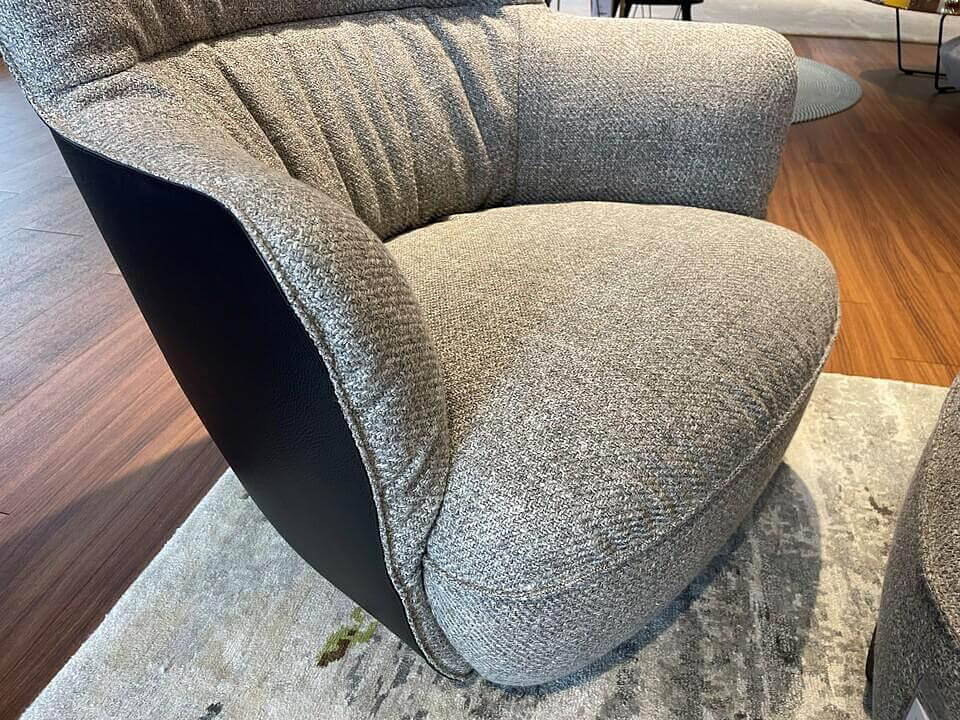 Walter Knoll Sessel Ishino Stoff Savannah Grau mit Hocker 4