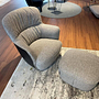 Walter Knoll Sessel Ishino Stoff Savannah Grau mit Hocker 7