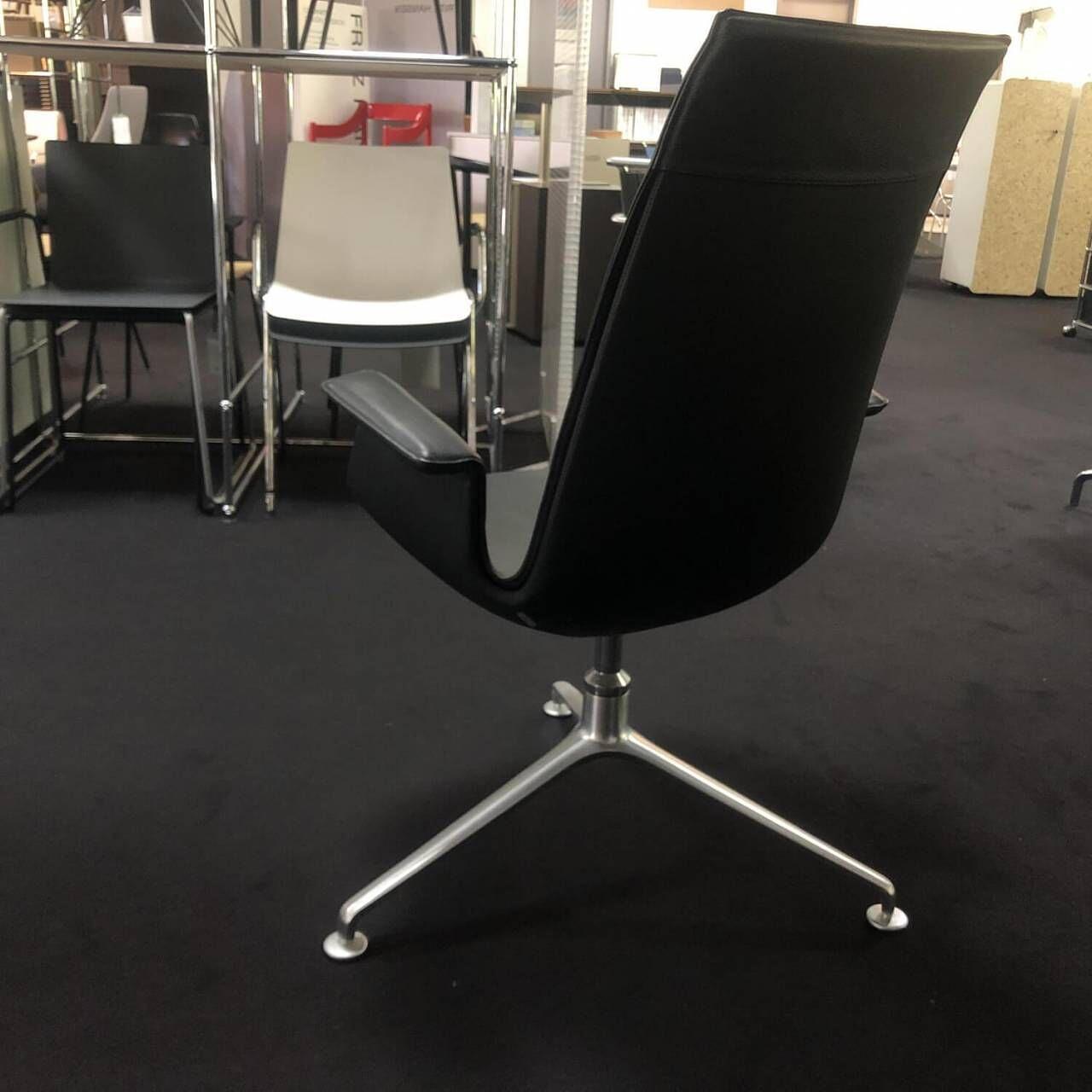 FK Schalensessel Leder 65 Schwarz Aluminium Kreuzfuß 13