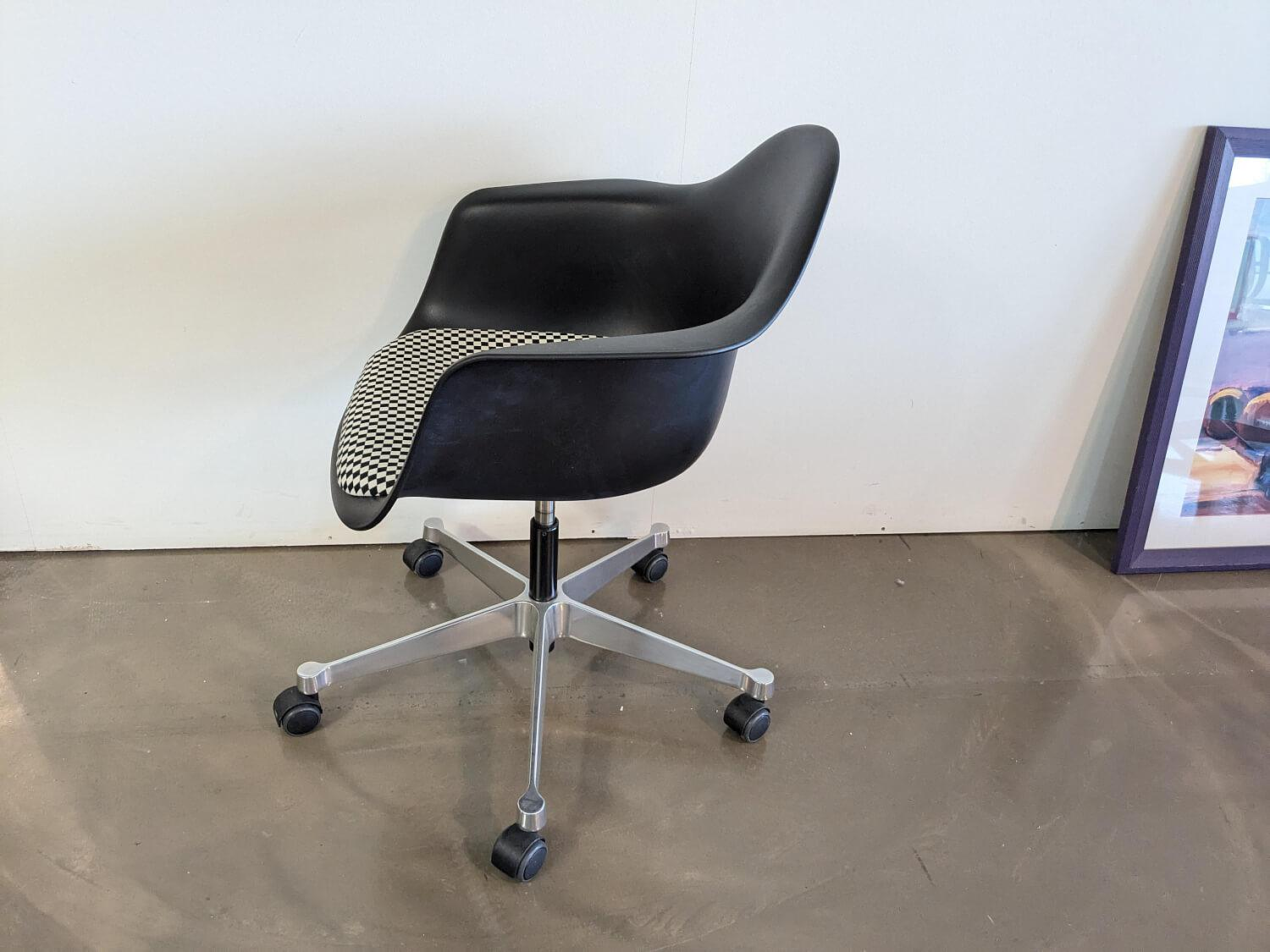 Eames Kunststoff Sessel PACC Stoff Checker Schwarz Weiß 6