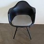 Eames Kunststoff-Sessel DAW Stoff Checker 01 Schwarz Weiß 1