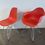 Vitra Eames Plastic Sidechair und Armchair Rot Kunststoff 9