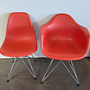 Vitra Eames Plastic Sidechair und Armchair Rot Kunststoff 11