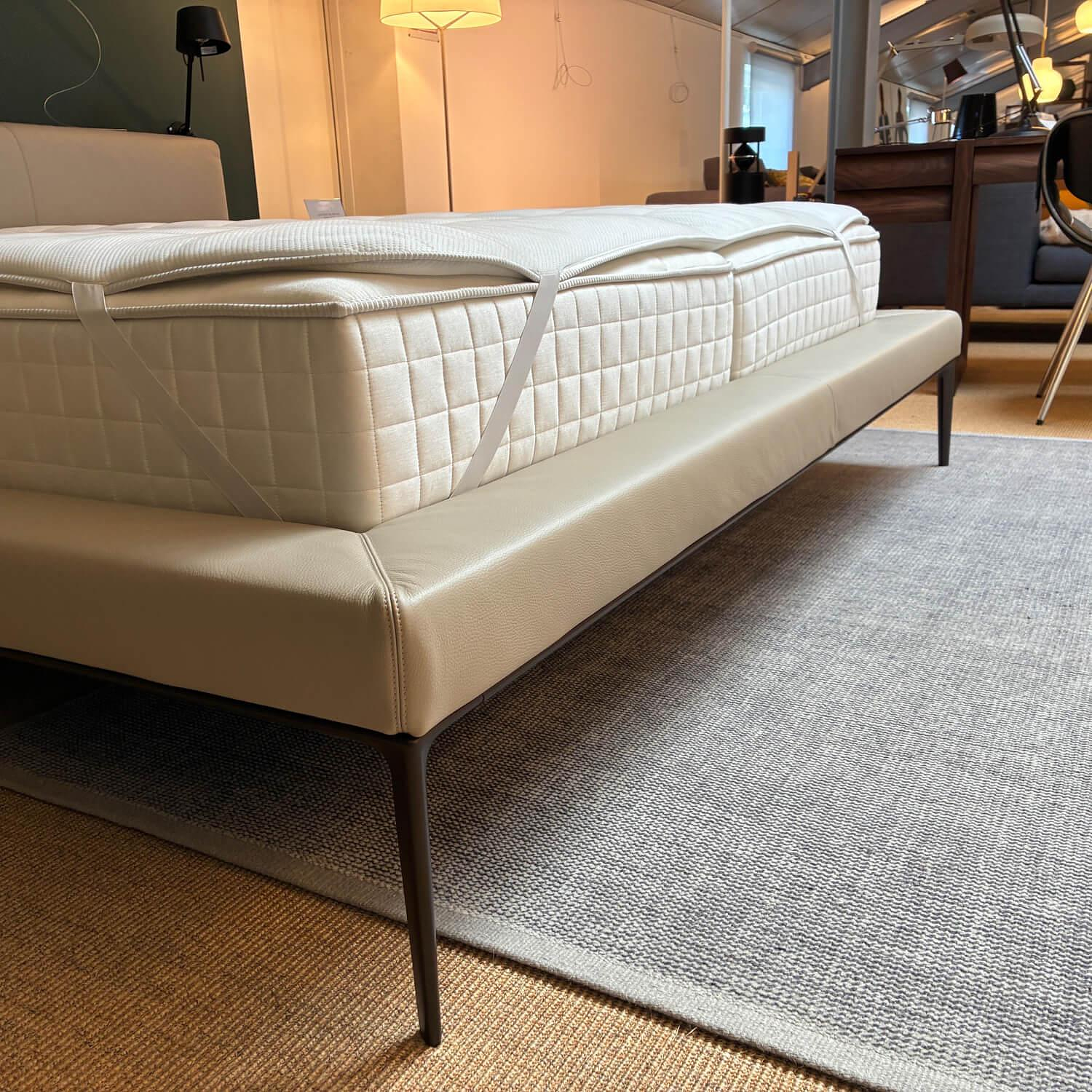 Walter Knoll Jaan Leder Congress Bett mit Matratzen 3