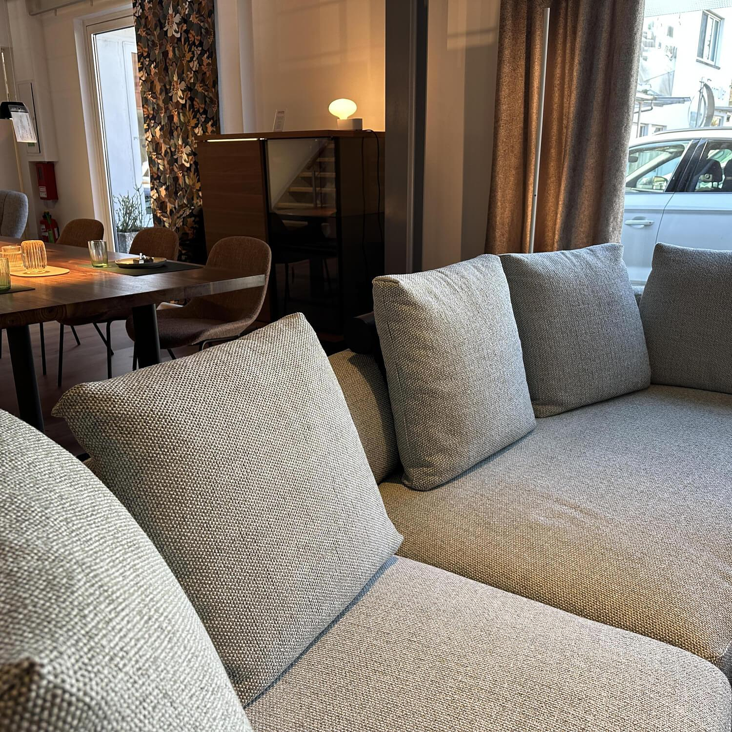 Walter Knoll Ecksofa Maaru Stoff Safire Sage Grün mit Kissen 5