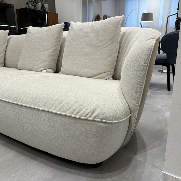 Walter Knoll Ishino Sofa Garbo Stoff Beige mit Kissen 9