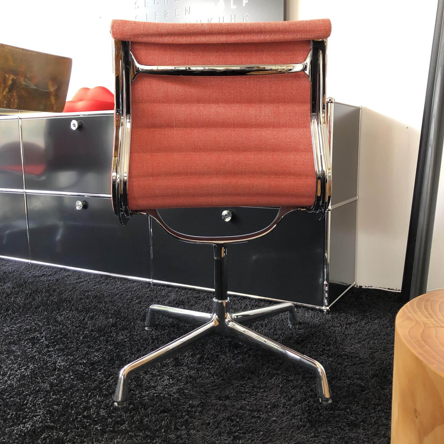 Vitra EA 101 Stuhl Aluminium Mohnrot Elfenbein 4