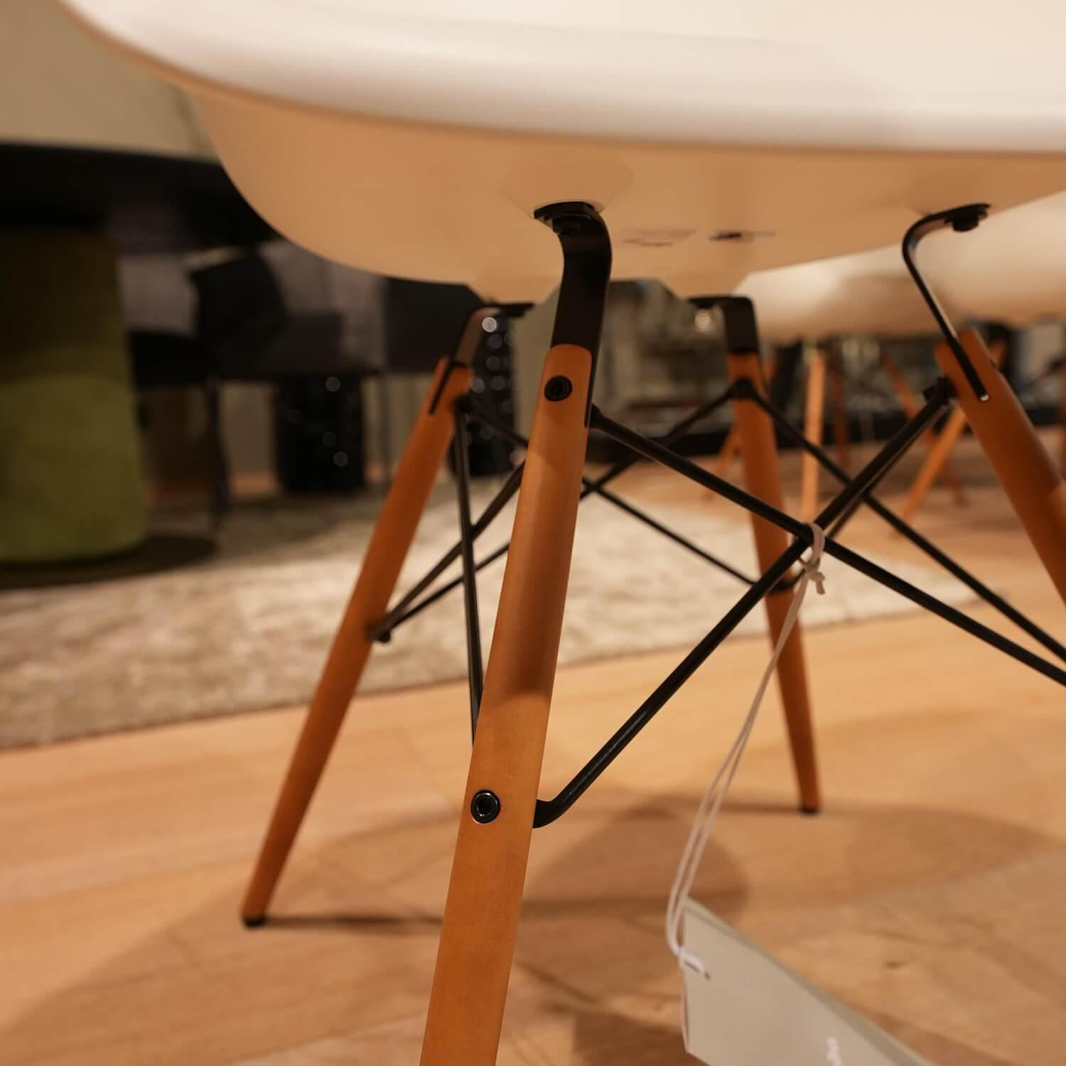 Vitra Eames Plastic Armchair DAW Polypropylen Gelblich 7