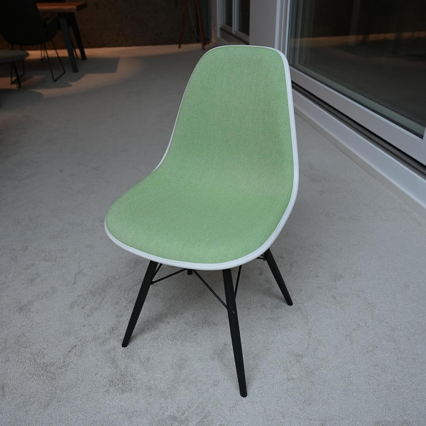 Eames Sidechair DSW Fully Upholstered Meadow Green Ivory 11