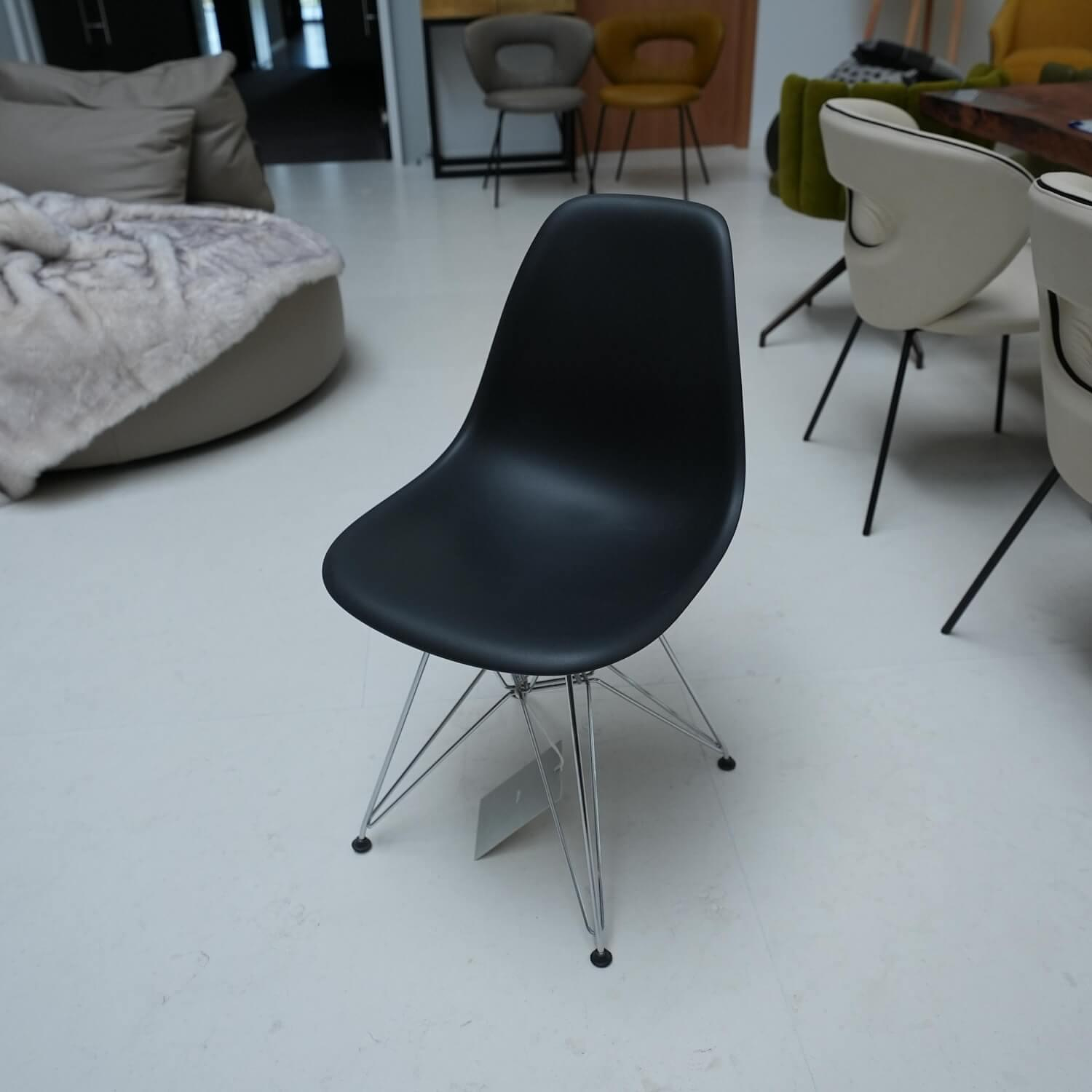 Eames Plastic Sidechair DSR Wire Frame Black 4