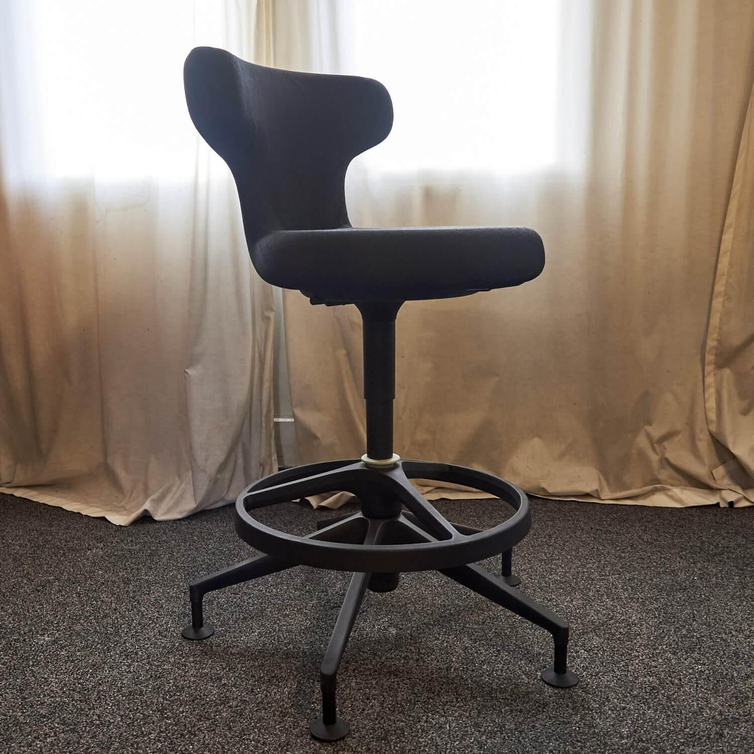 Vitra Pivot Barhocker Stoff Schwarz Aluminium poliert 2