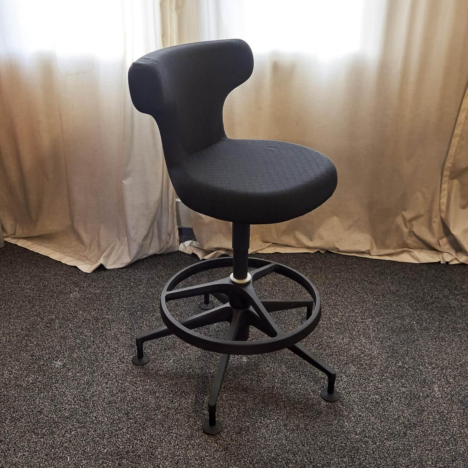 Vitra Pivot Barhocker Stoff Schwarz Aluminium poliert 8