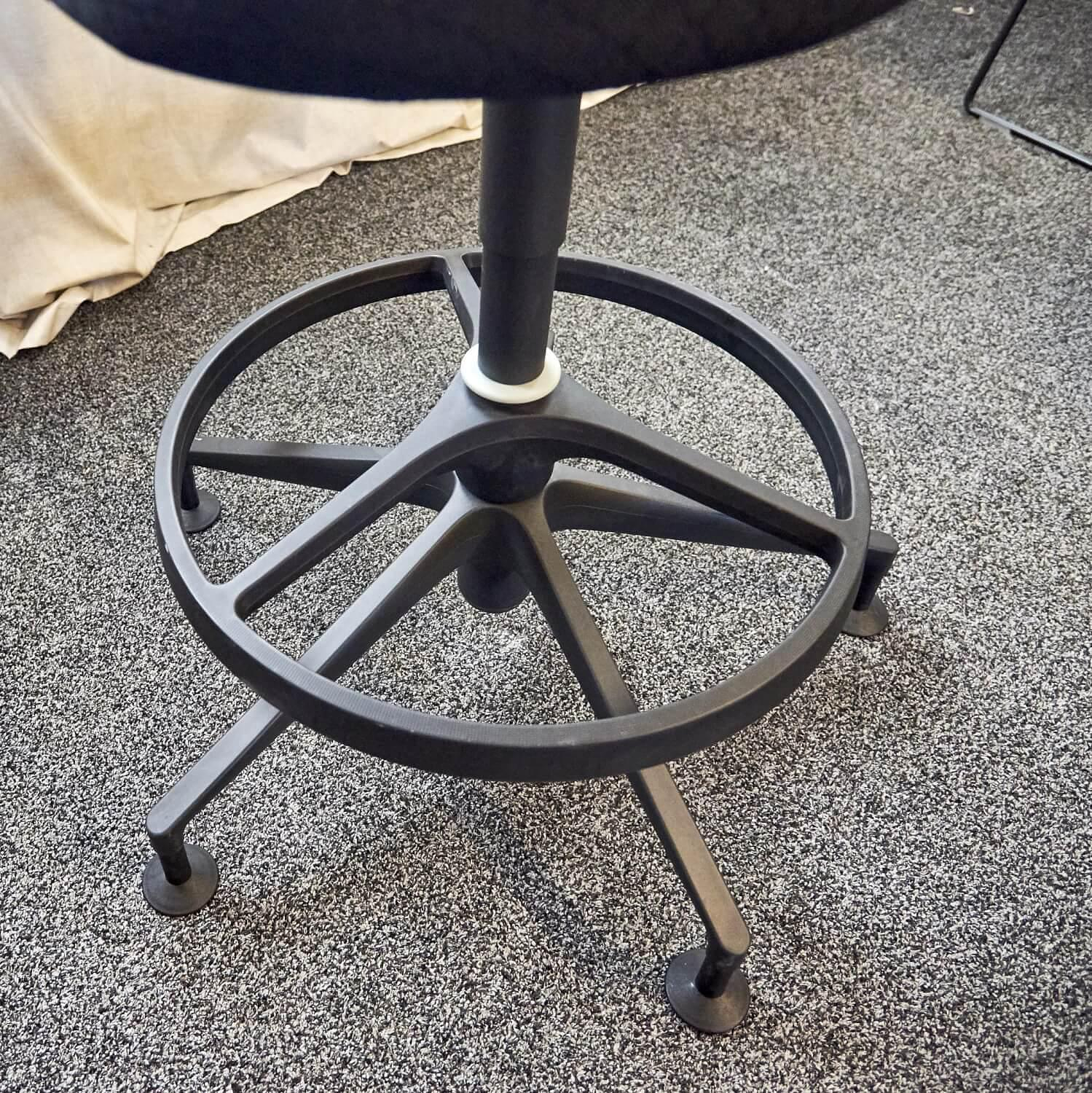 Vitra Pivot Barhocker Stoff Schwarz Aluminium poliert 6