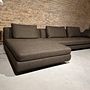 Tama Living Ecksofa Stoff B&B Spora Braun Kufen Eiche 1