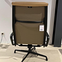 Vitra Relaxsessel Soft Pad EA222 Leder Hellbraun mit Hocker 6