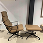 Vitra Relaxsessel Soft Pad EA222 Leder Hellbraun mit Hocker 9
