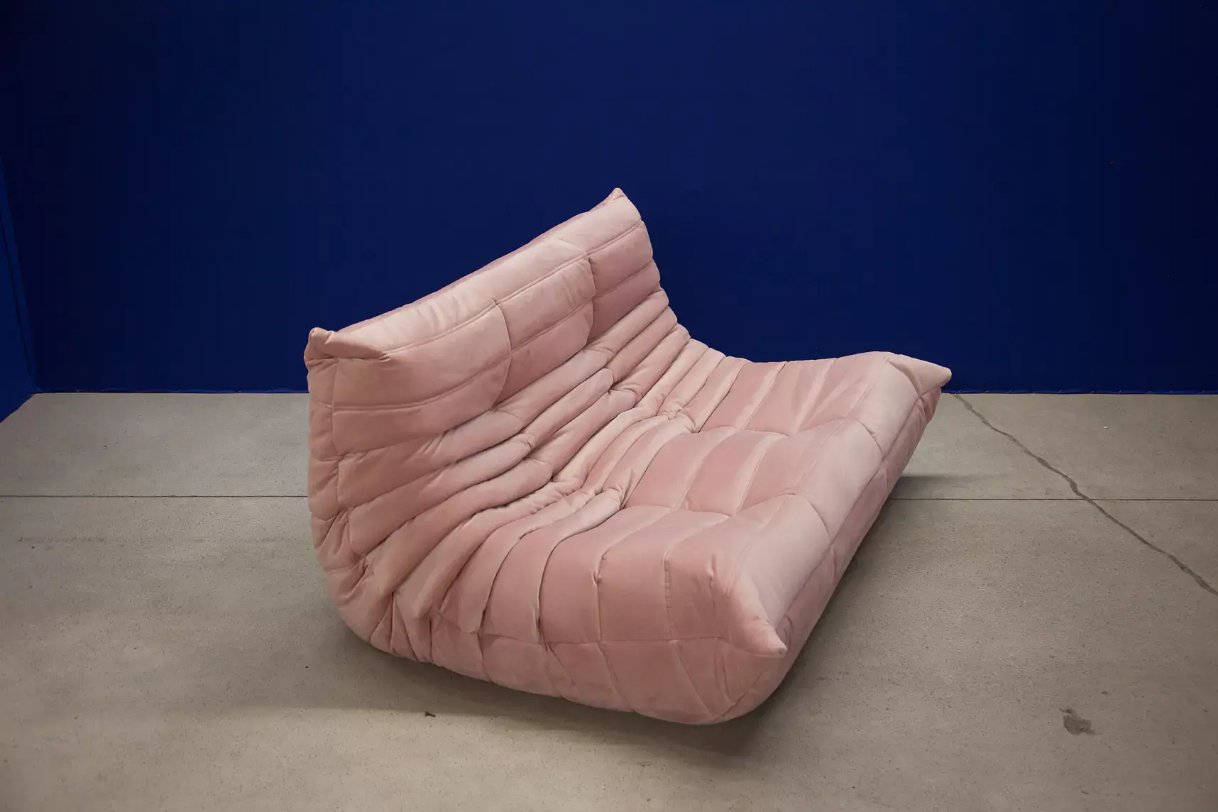Togo Sofa 2-seater velvet light pink 5