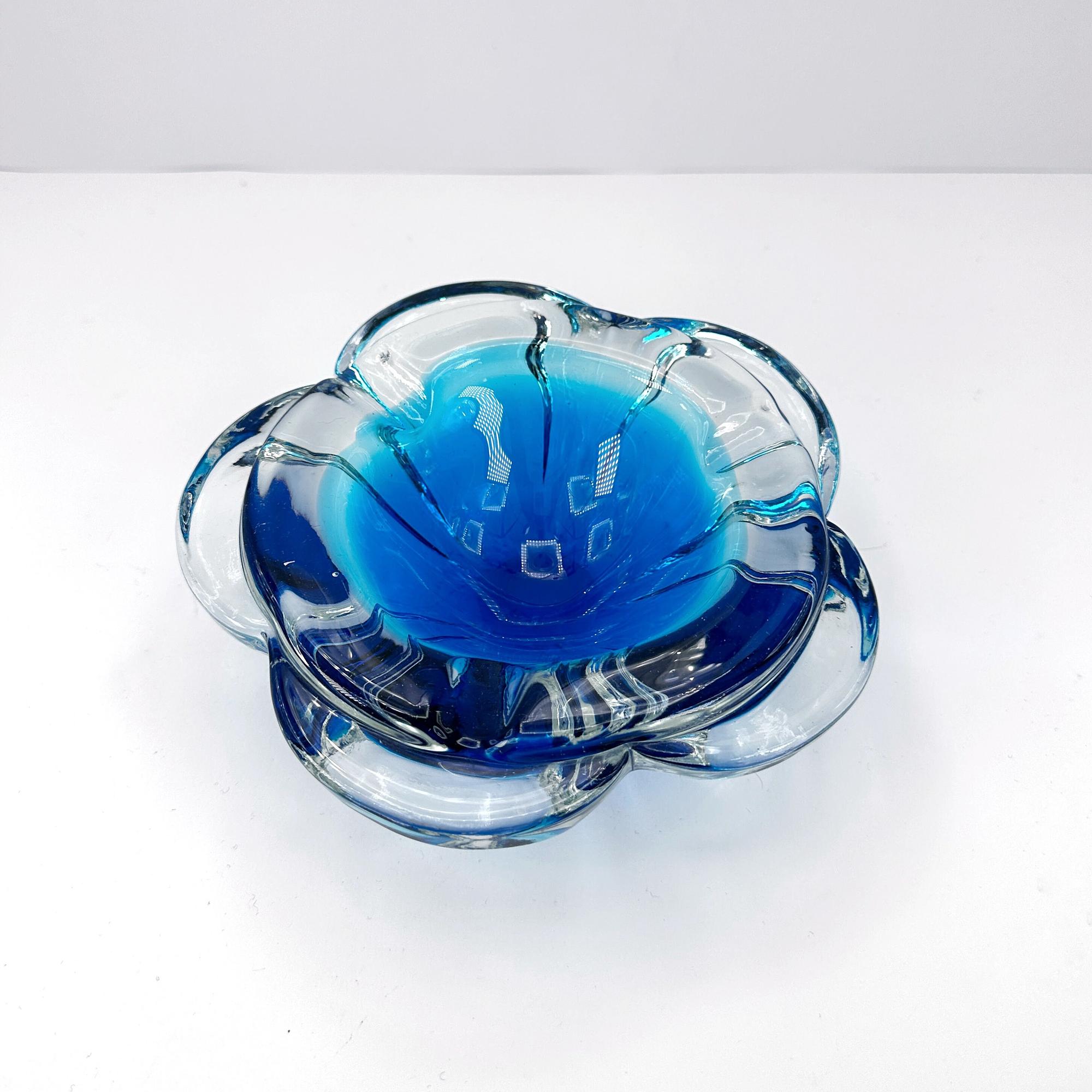 Vintage böhmischer Glas-Aschenbecher in Kobaltblau 6