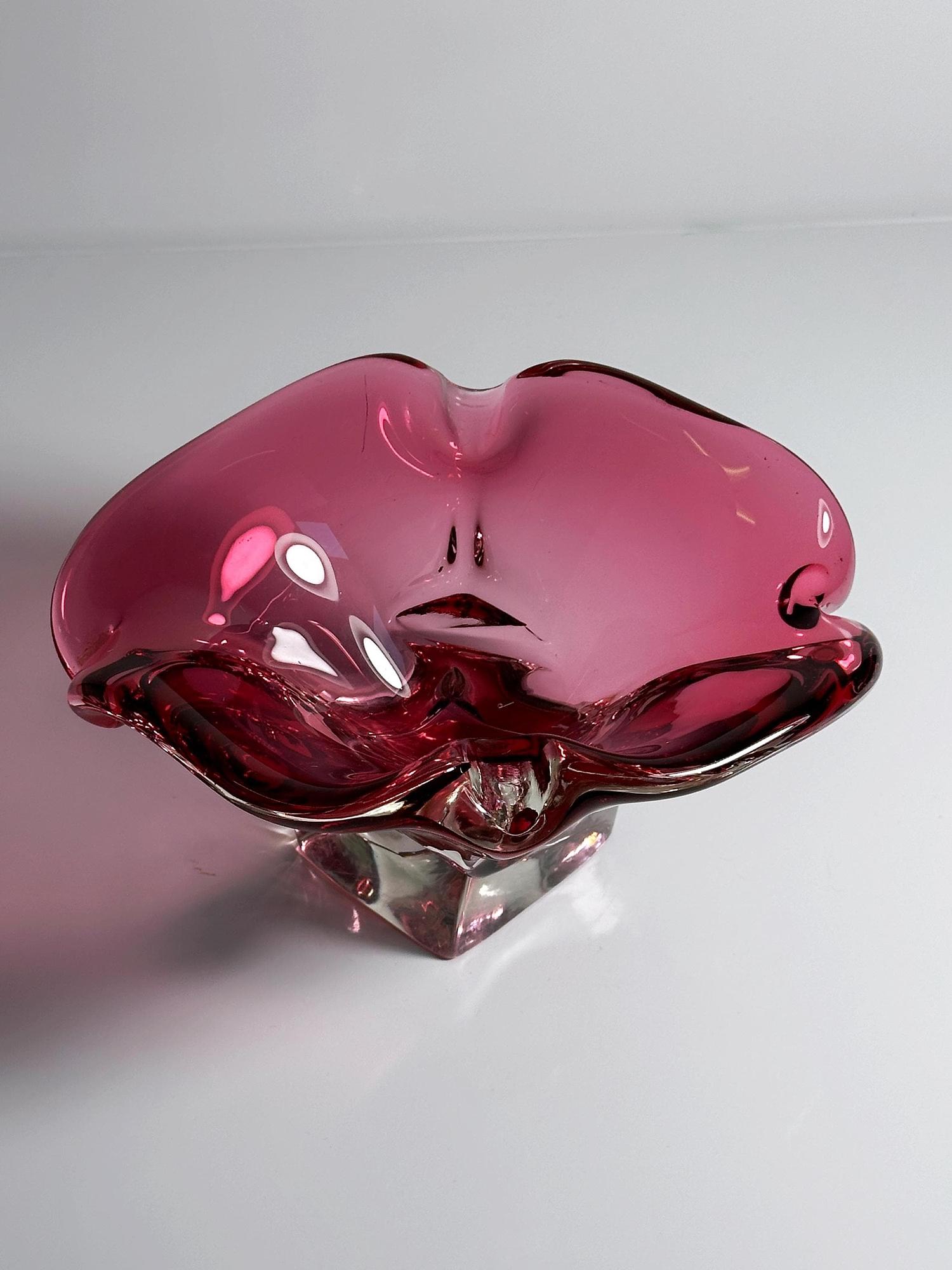 Josef Hospodka für Chřibská schwere Glasschale in Cranberry 3