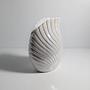 Vintage Keramikvase in Muschelform mit Perlglanz 0