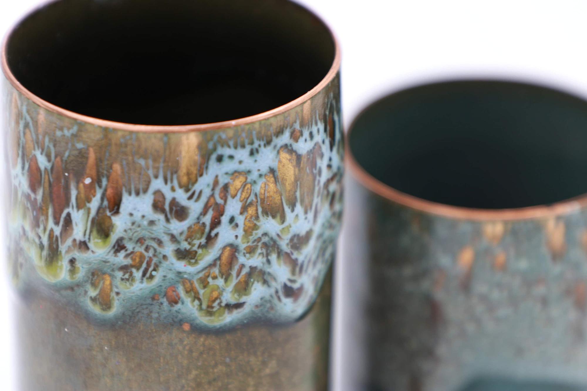 Vintage Metallvasen Paar mit türkis-grüner Emaille 3