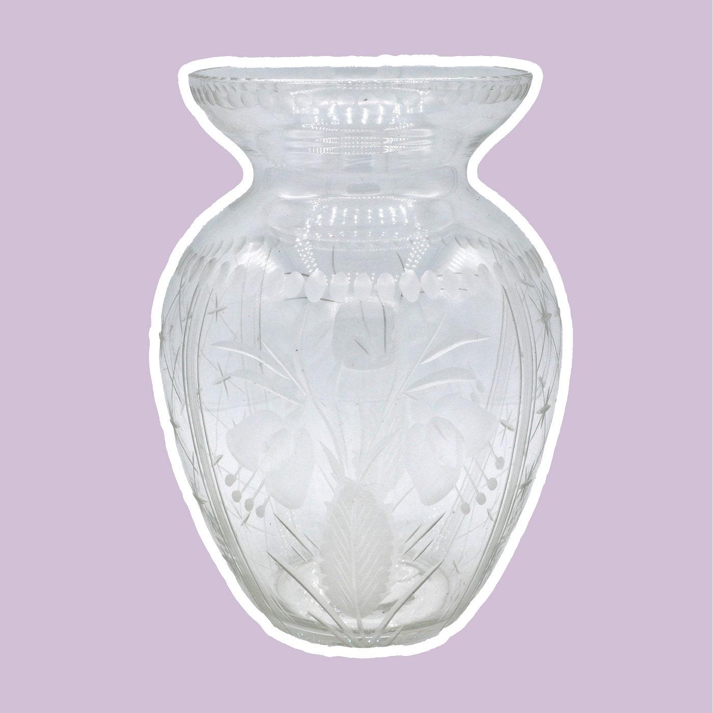 Art Deco Glasvase mit Schliffdekor und floralen Details 0