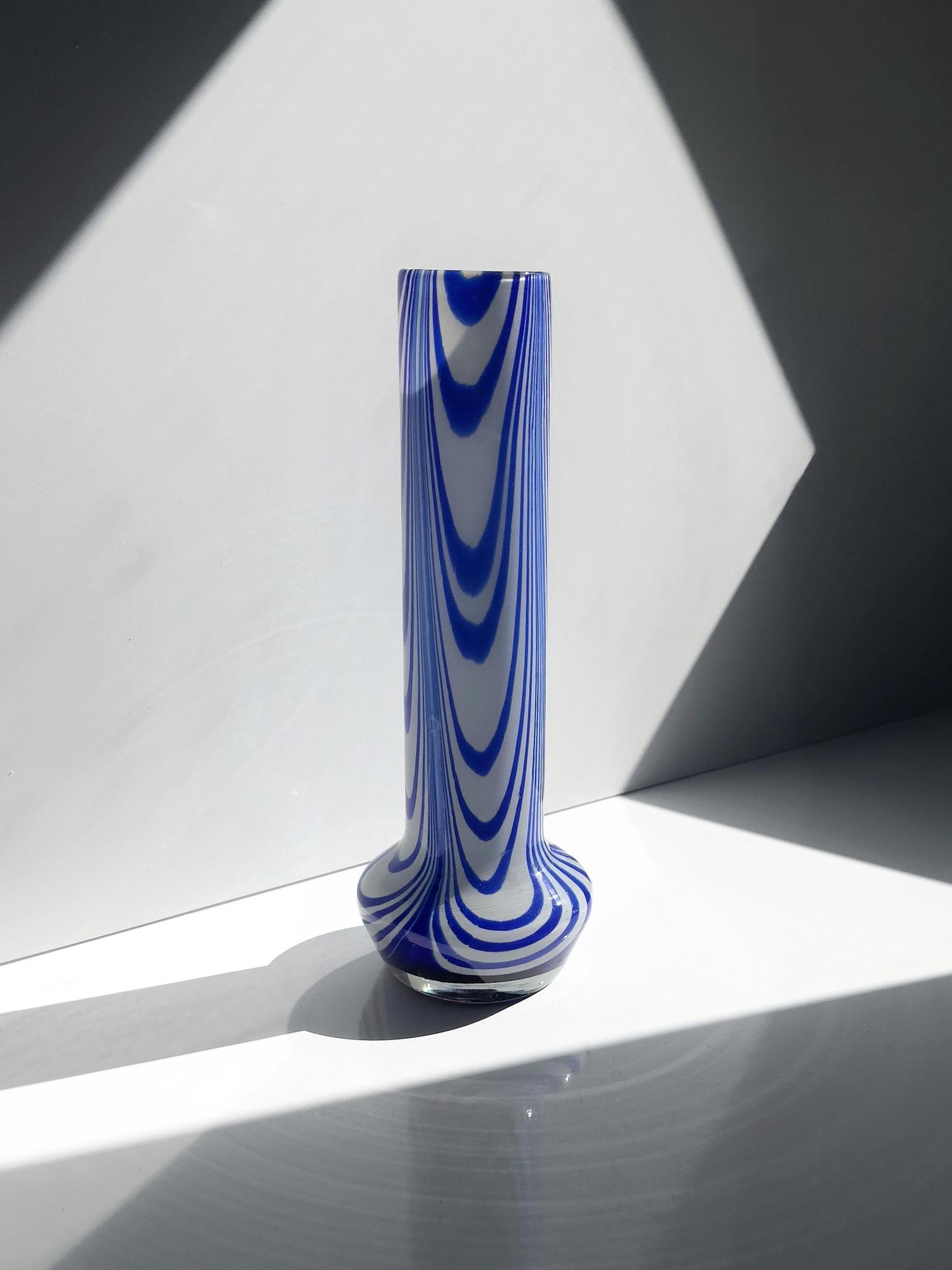 Carlo Moretti Vintage Vase aus blau-weißem Glas 1