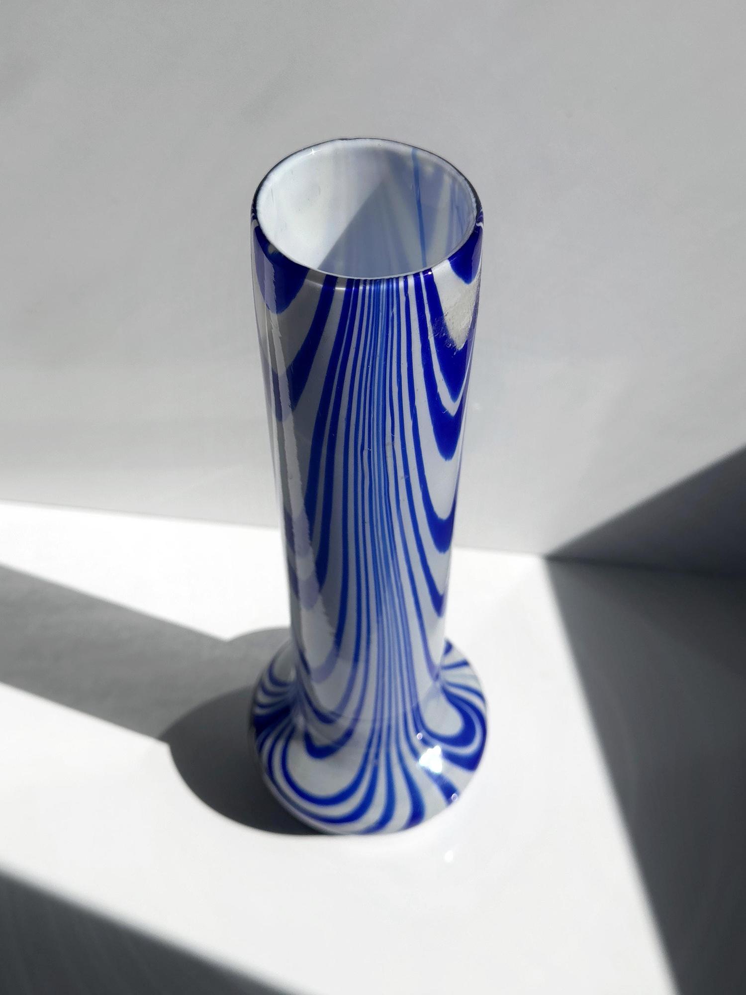 Carlo Moretti Vintage Vase aus blau-weißem Glas 3