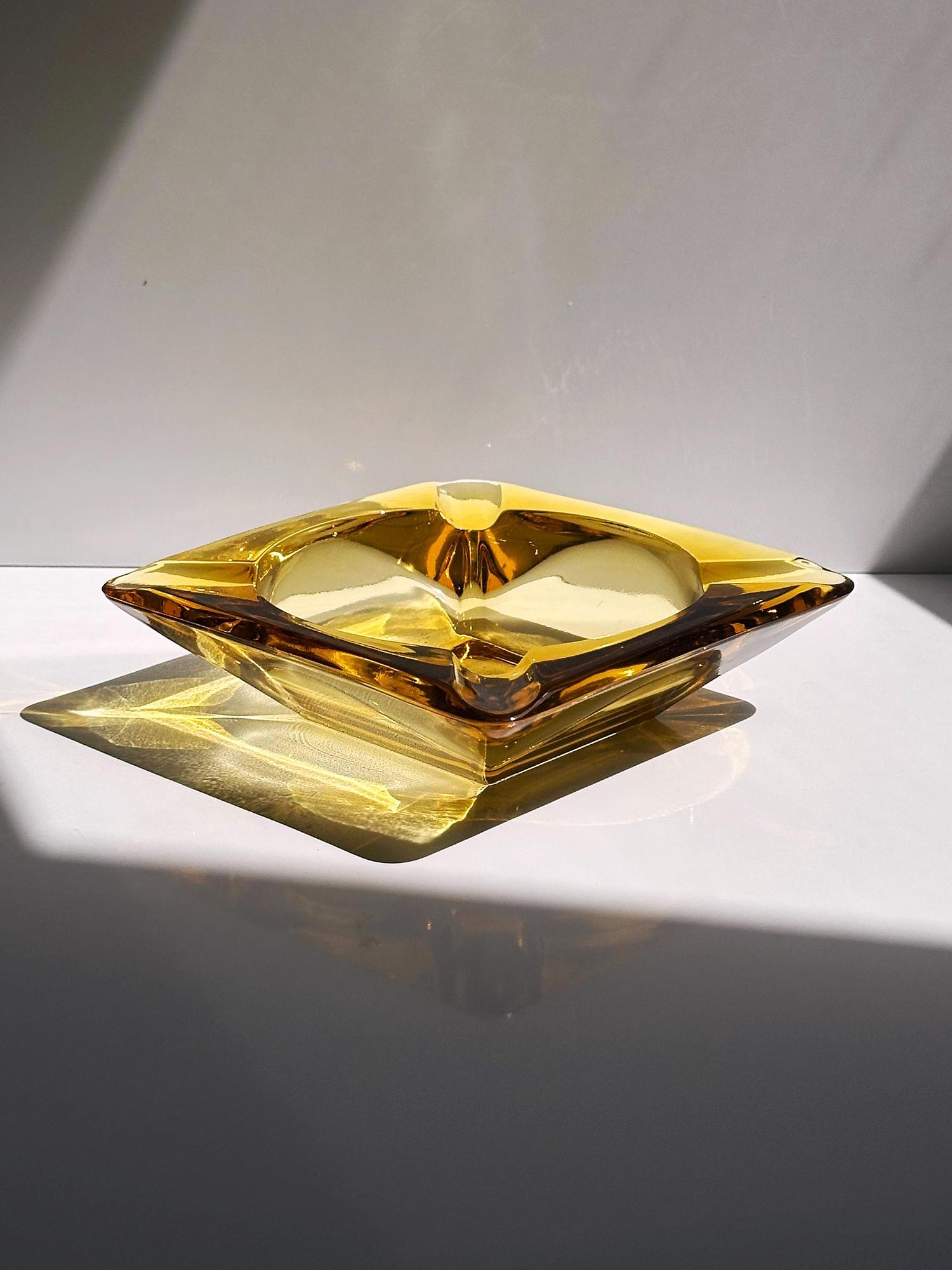 Vintage französischer Glas-Aschenbecher in Bernstein, 1980er 3