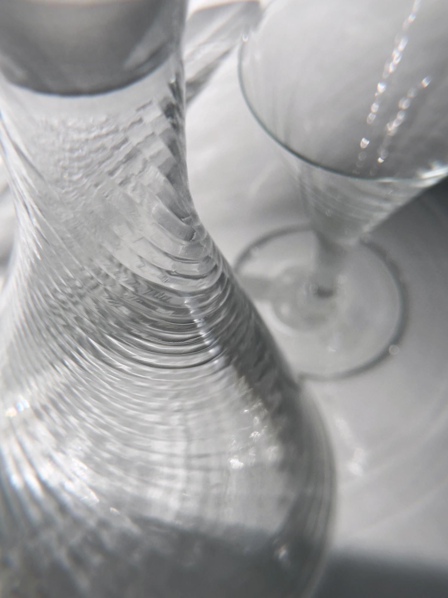 Vintage Dekanter mit 6 Likörgläsern aus Swirl-Glas, 1980er 5