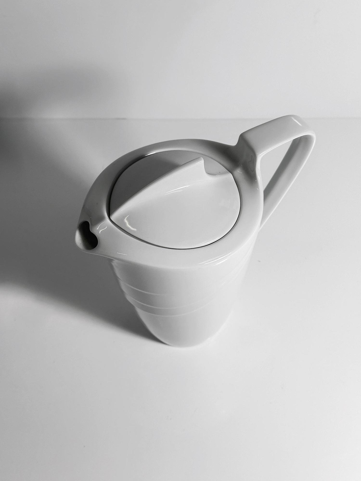 Vintage Art Deco Revival Kanne aus weißem Porzellan, 1980er 2