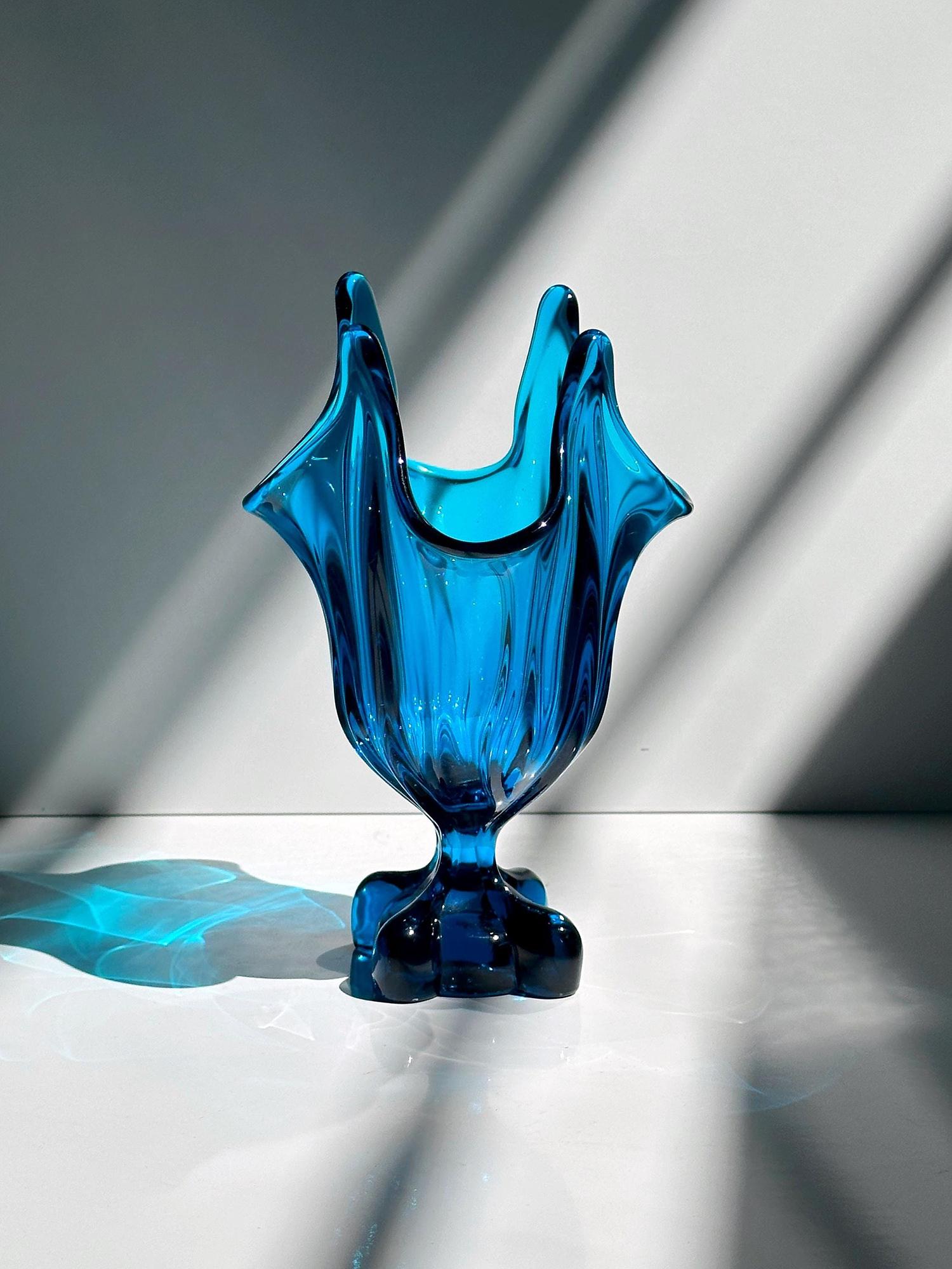 Viking Glass Epic Four Square Vase Modell 1475 in Blau 3