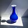 Vintage Henkelvase in Kobaltblau mit weißem Opalglas 3