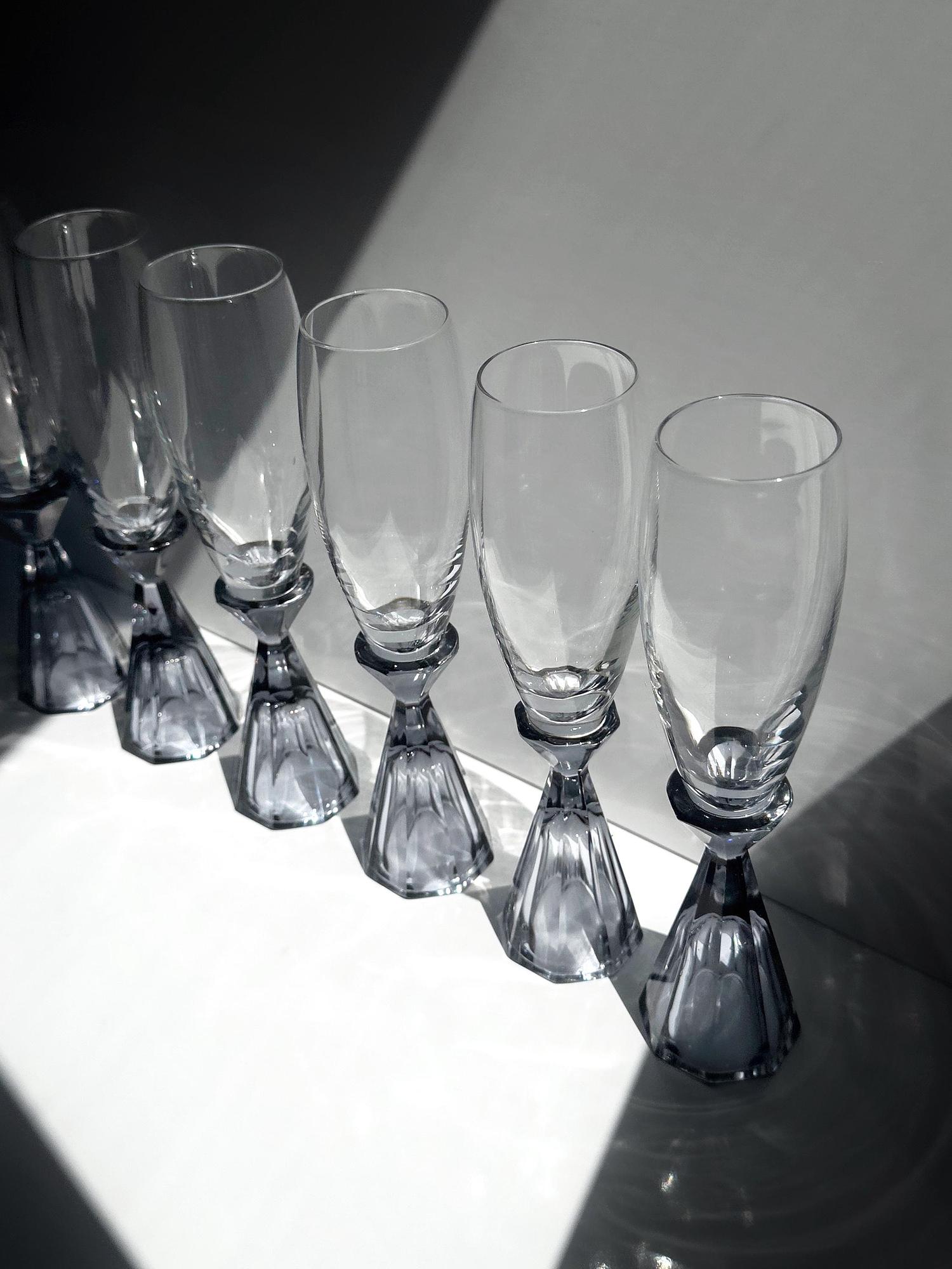 10 Vintage Kristall-Sektgläser mit violettem Stiel 6