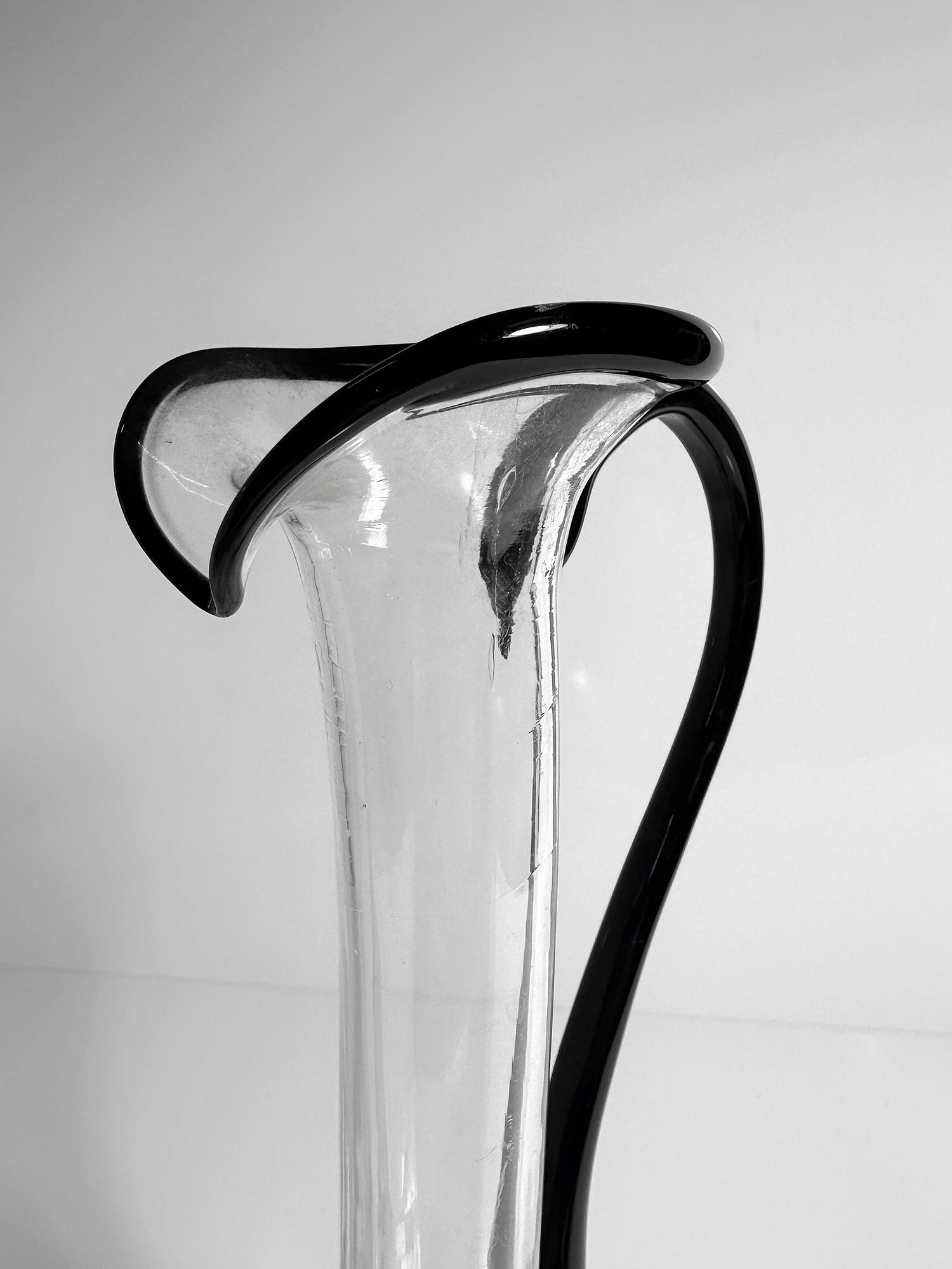 Vintage Murano Henkelvase mit schwarzem Glasgriff 1