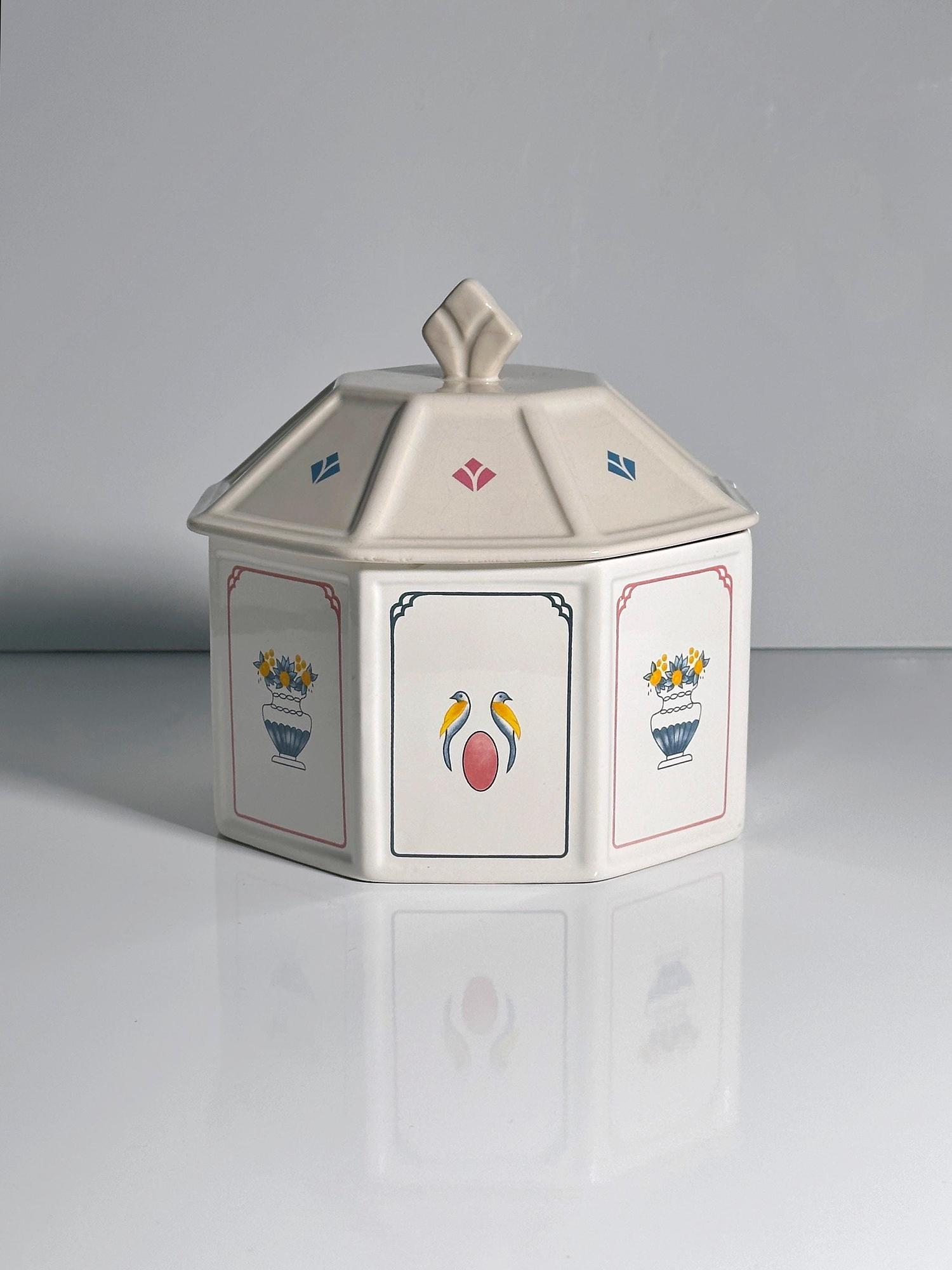 Vintage Keramik-Deckeldose mit Vogel- und Blumendekor 0