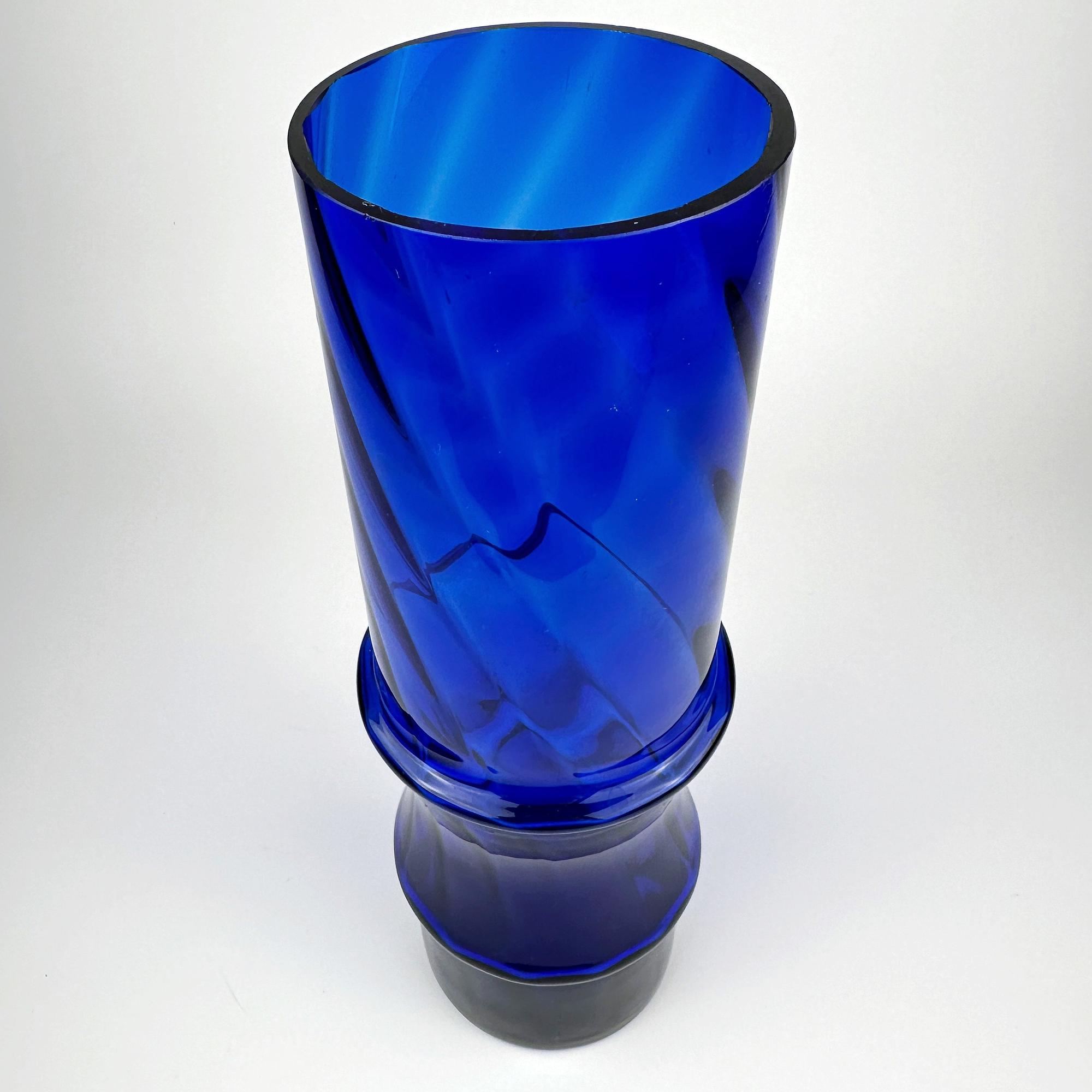 Vintage Glasvase in Kobaltblau mit Swirl, 1980er 2