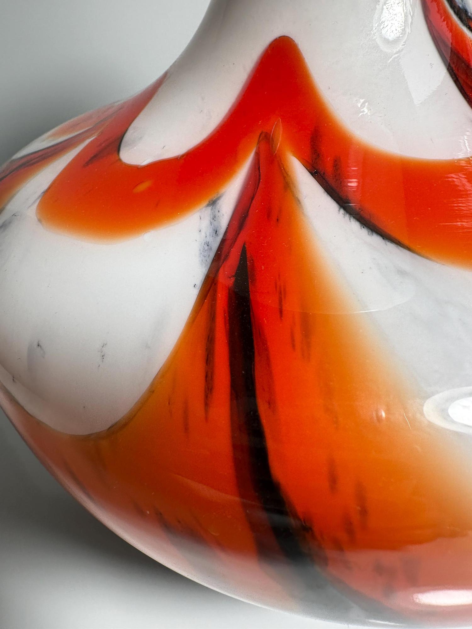 Opalina Fiorentina Henkelvase mit Swirl, Italien 1970er 3