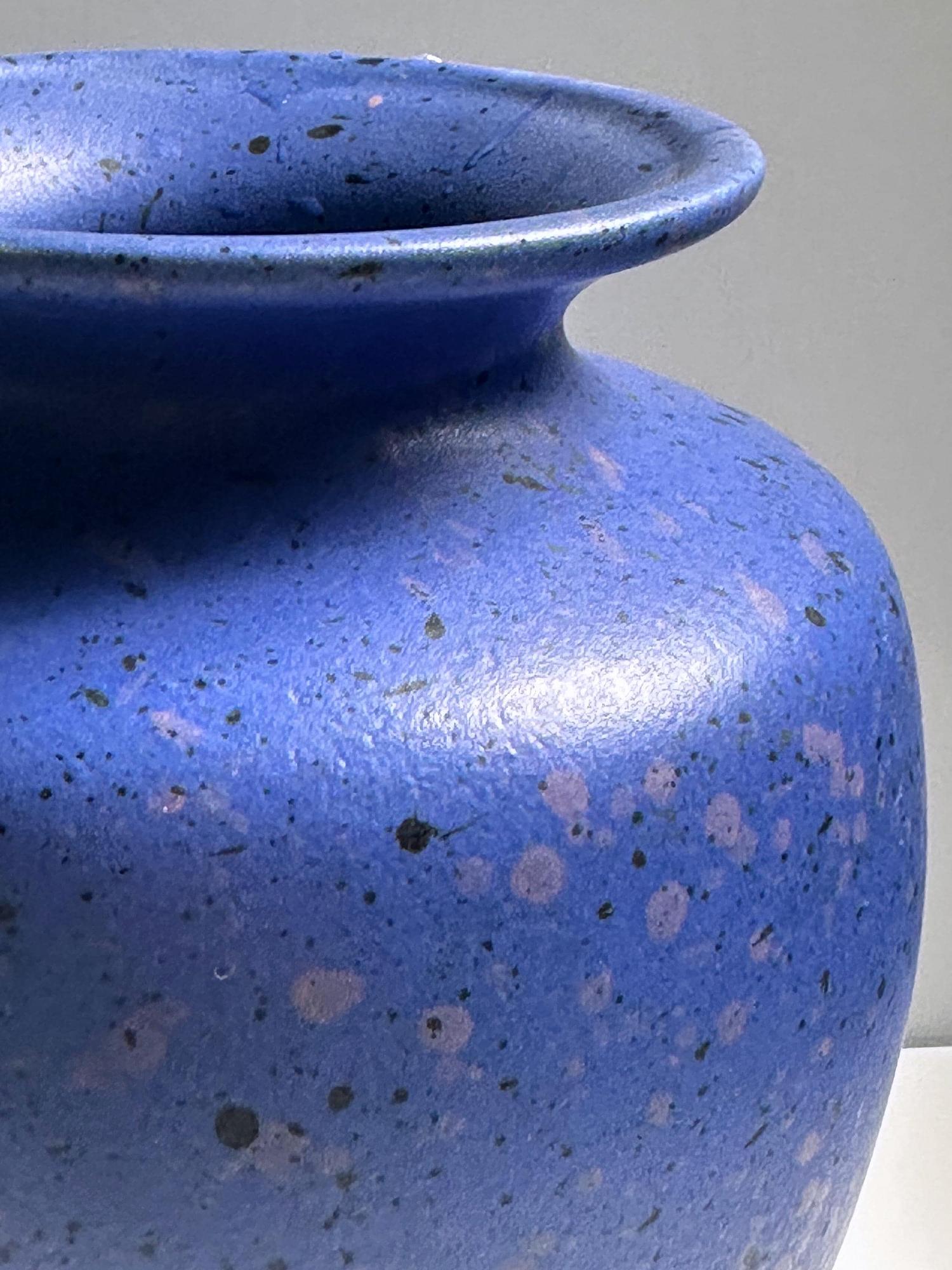 MF Design Keramikvase in Blau mit Sprenkeln 2