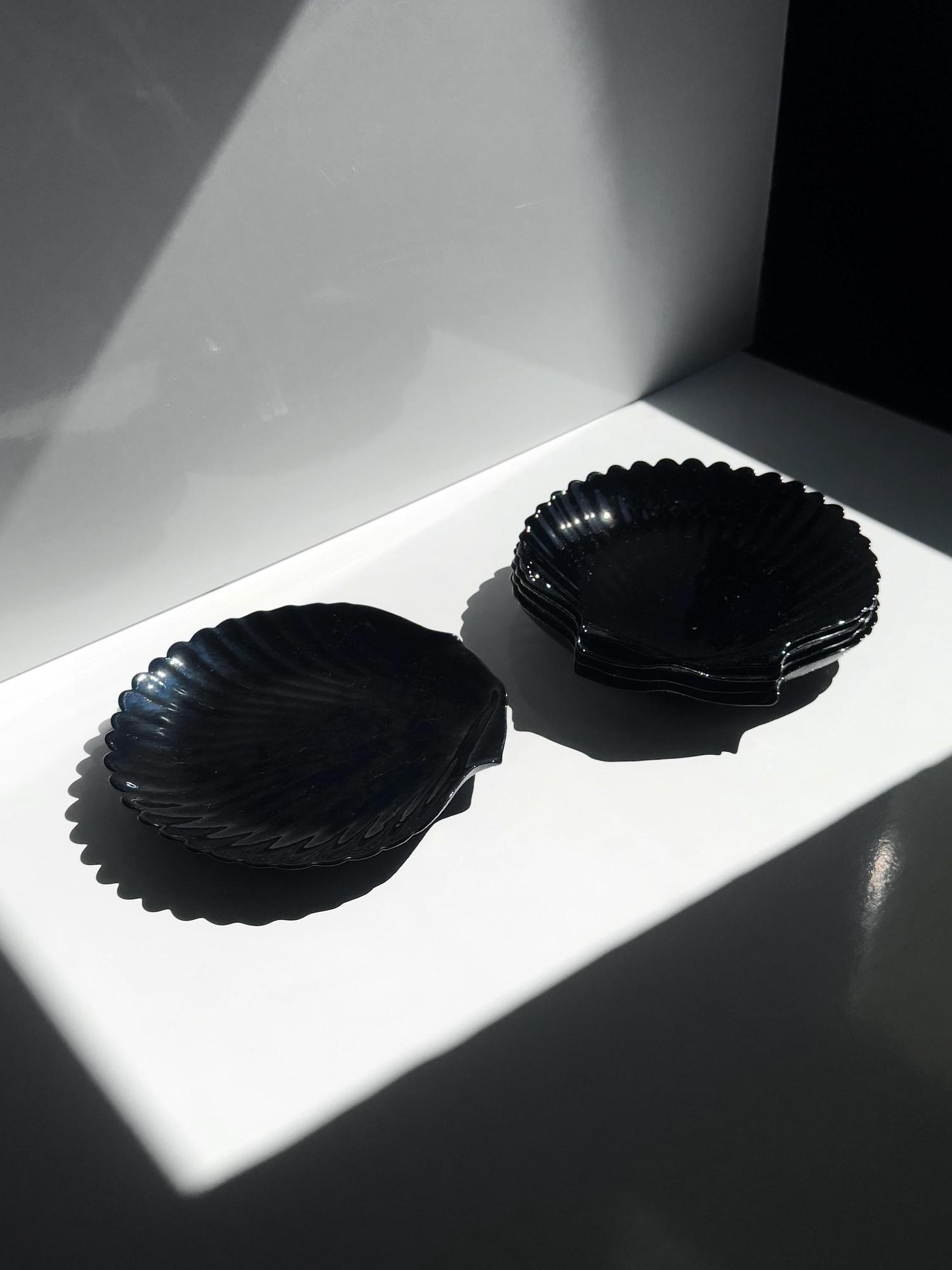 5 Arcoroc „Coquillage“ Muschelteller aus schwarzem Glas 3