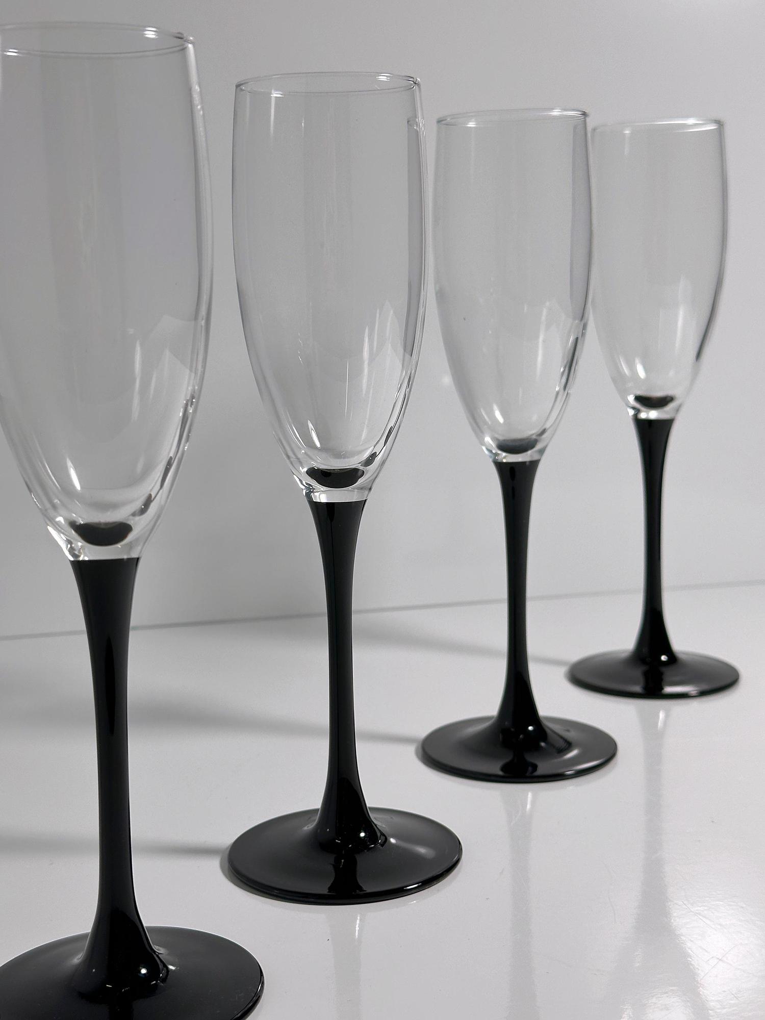 4 Luminarc Sektgläser mit schwarzem Stiel, Postmodern 1980er 2