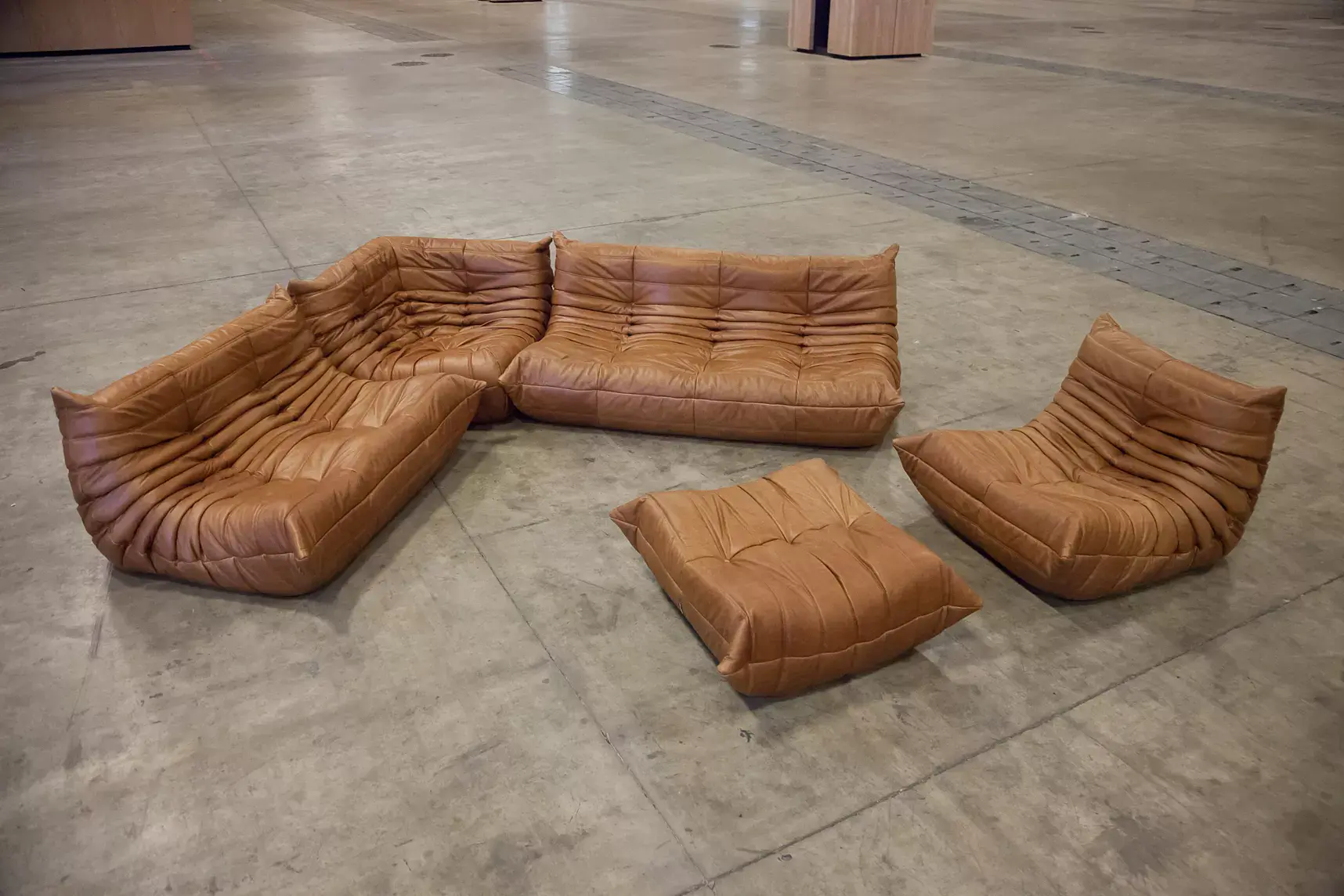Togo Sofa 2-Seater Pull-Up Leather Tobacco Brown 3